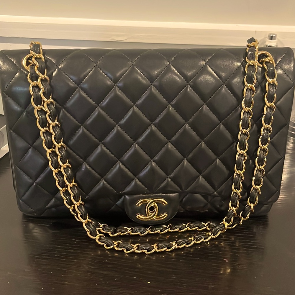 Authentic Chanel Jumbo double flap lamb skin bag - In amazing condition!